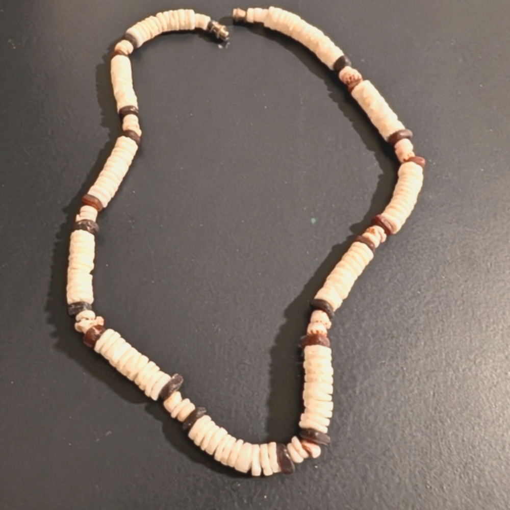Vintage Y2K Puka Shell Surfer Necklace Brown & Ivory